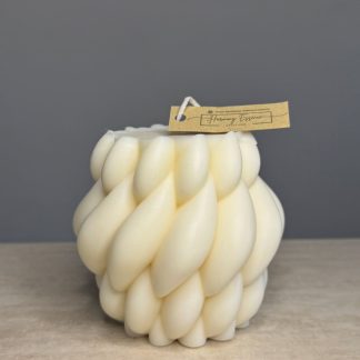 Twist Knot Candle