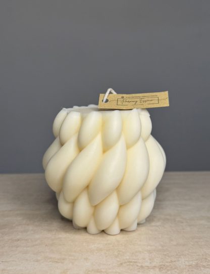 Twist Knot Candle